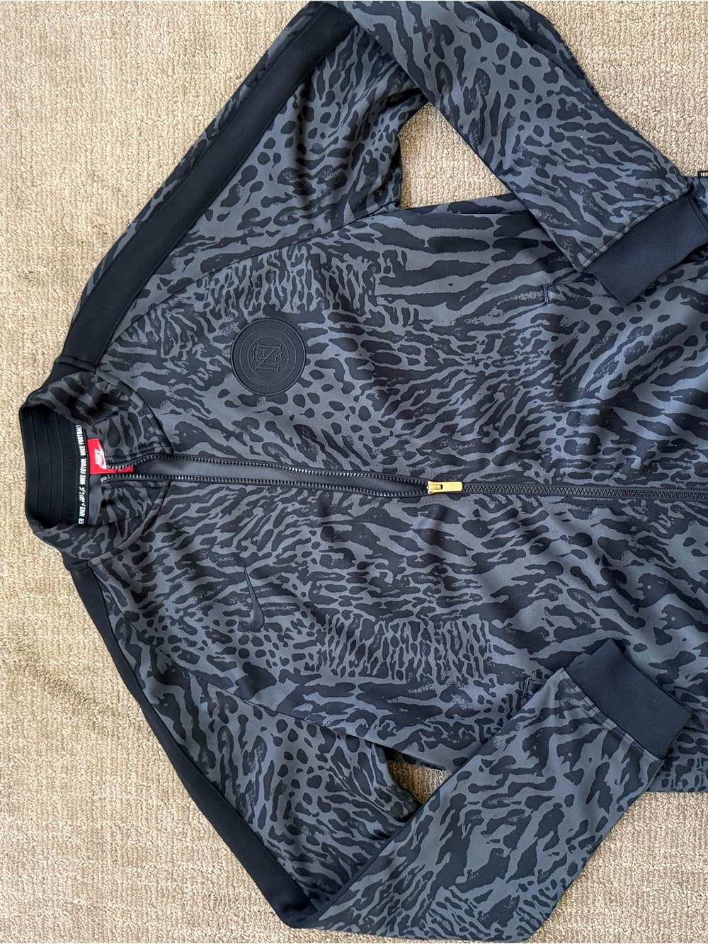 Nike Women's Black and Gray Patterned Zip-Up Jacket Nike Futbol Soccer F.C.